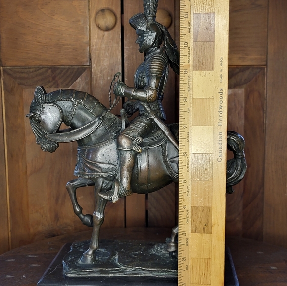 Bronze Knight Statue - Picture 4 of 13